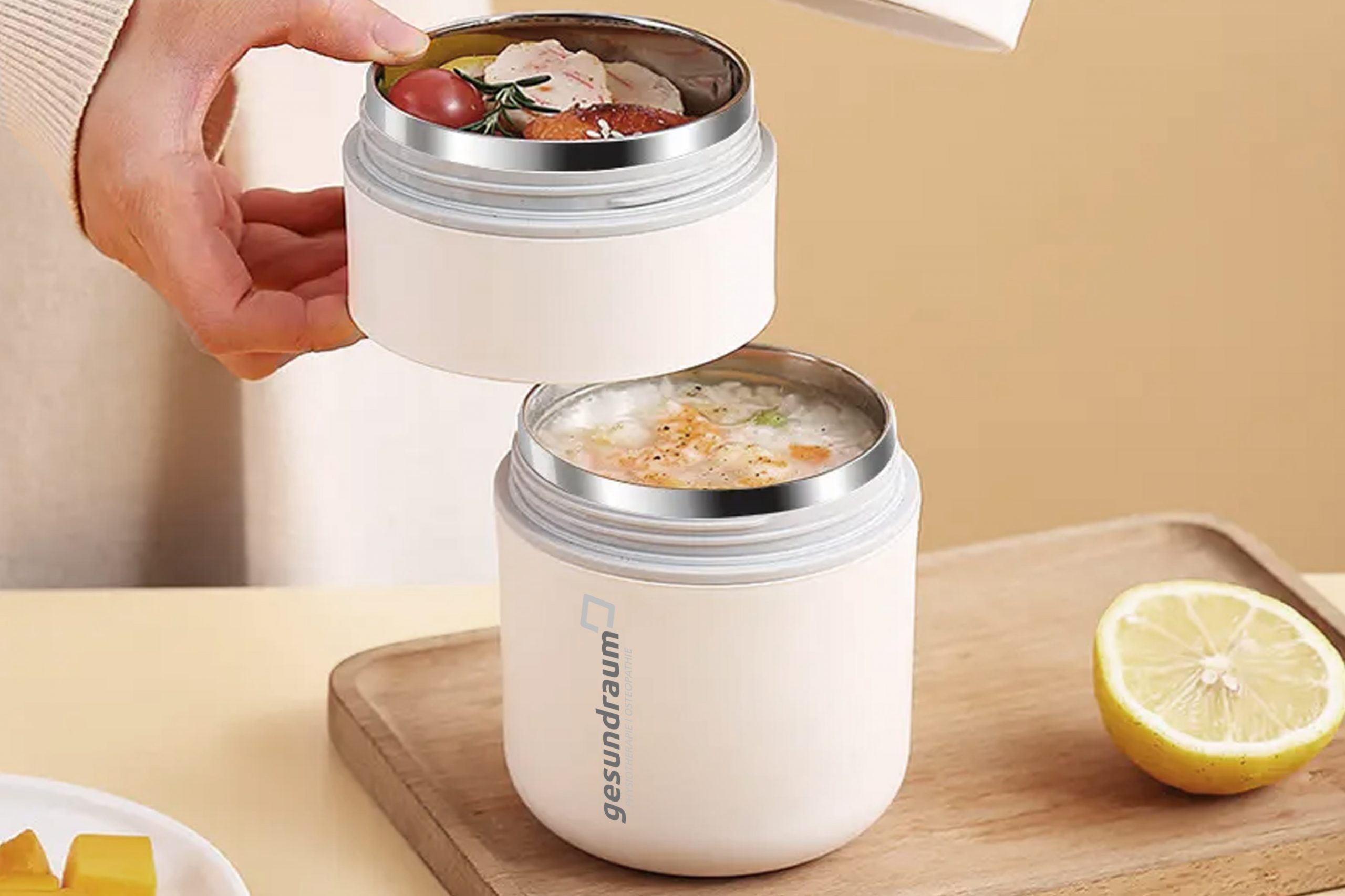 Werbeartikel Lunchbox Beispiel der Werbeartikel; Lunchboxen im Vordergrund